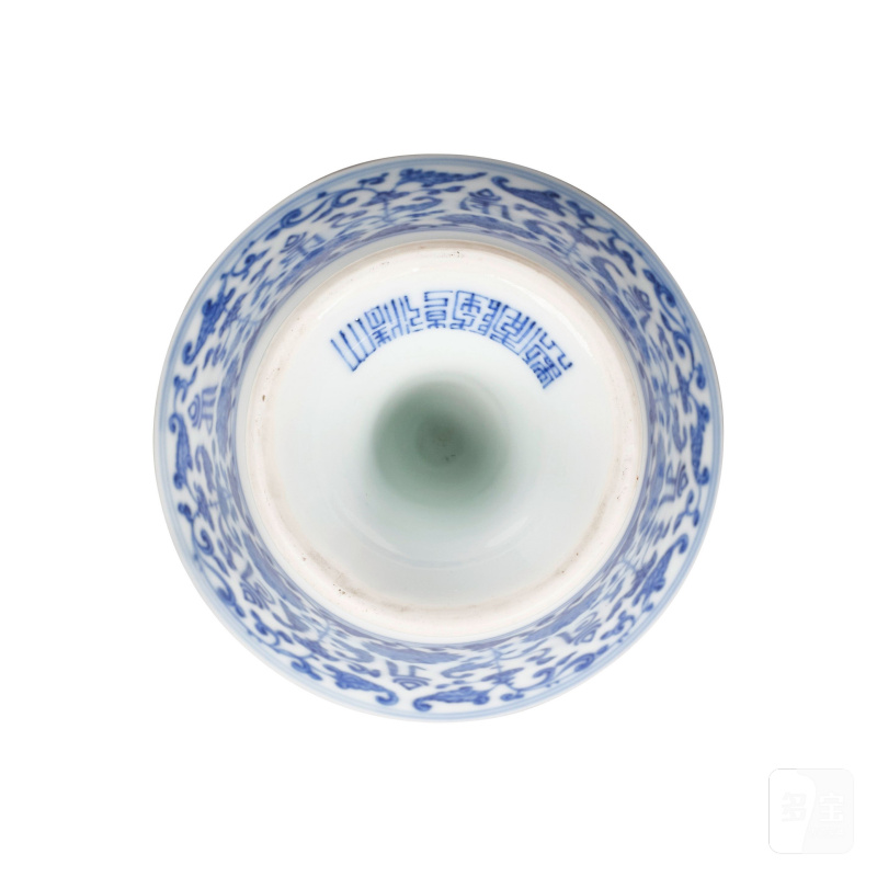 清乾隆 青花纏枝蓮紋梵文高足杯 | A BLUE AND WHITE 'LANÇA' STEMCUP - 图8